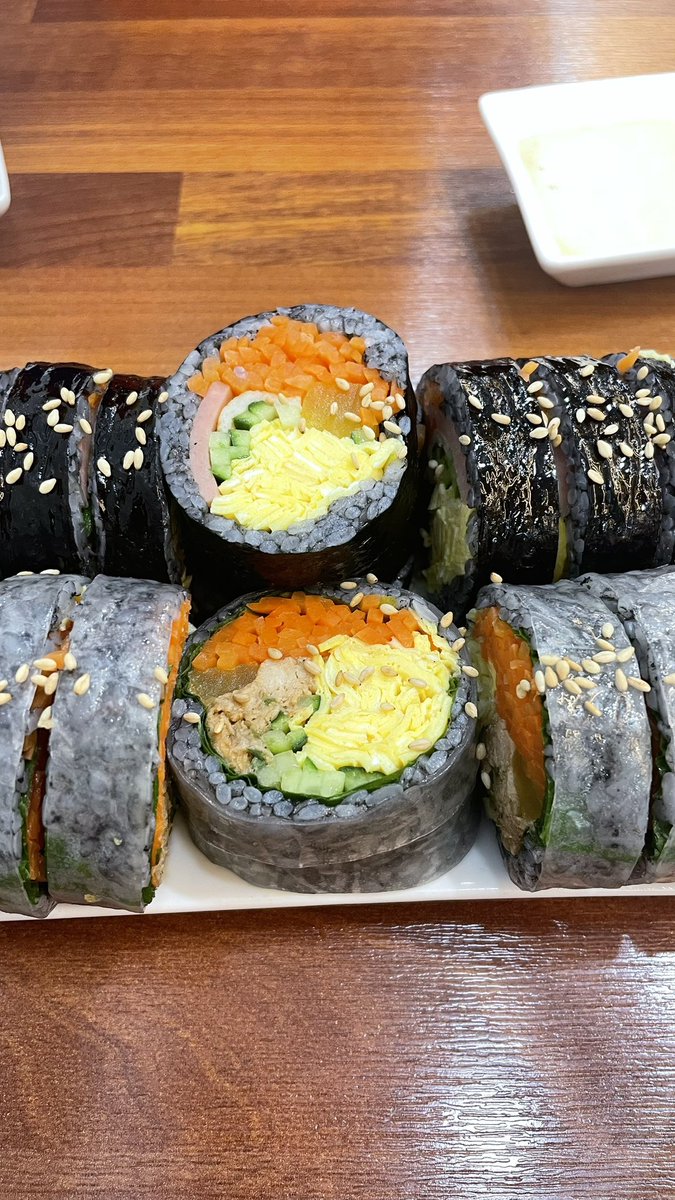 BurgerKKing's tweet photo. 최근 먹짤 근황😋
비빔국수는 역시 엄마표 비빔국수가 젤 맛있어

엄마집이 내 최애 광주맛집(평범한 가정집입니더)인 건 변하지 않는 사실

1. 엄마표 비빔국수
2. 주디마리 딸기푸딩
3. 상무지구 어딘가의 김밥
4. 같은장소의 떡볶이 https://t.co/99CQwPEpdE