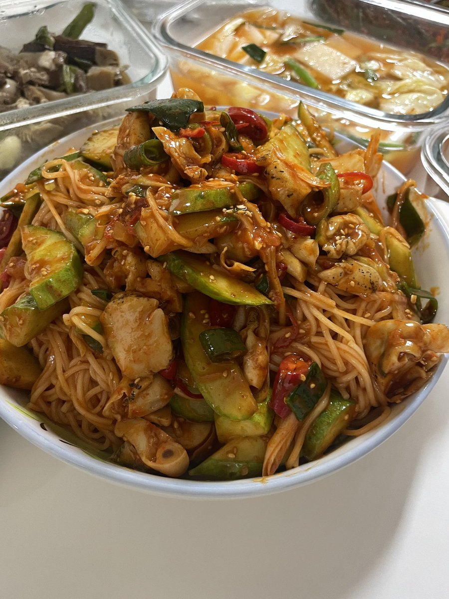 BurgerKKing's tweet photo. 최근 먹짤 근황😋
비빔국수는 역시 엄마표 비빔국수가 젤 맛있어

엄마집이 내 최애 광주맛집(평범한 가정집입니더)인 건 변하지 않는 사실

1. 엄마표 비빔국수
2. 주디마리 딸기푸딩
3. 상무지구 어딘가의 김밥
4. 같은장소의 떡볶이 https://t.co/99CQwPEpdE