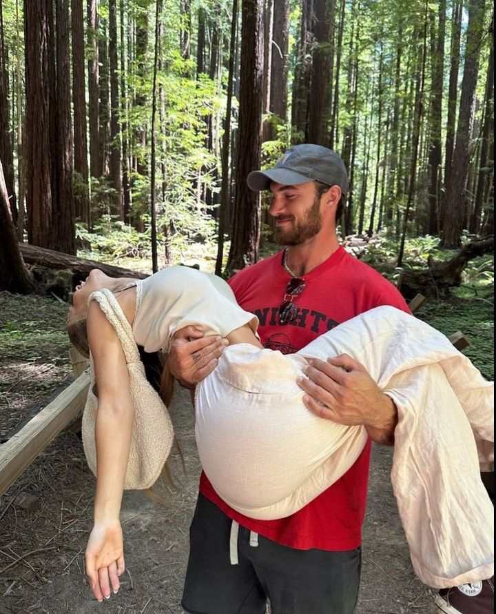 nada pesa ainda mas é cada um "amor eu tô cansada" "meus pés doem" "me carrega" que eu não consigo resistir