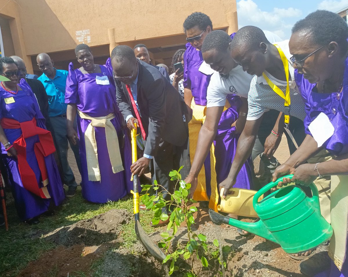 ayowecca_uganda's tweet image. In 2023 @gitcoin through @climate_program  funded trees we donated &amp;amp; planted in Tororo city as sample, Today women trade their food stuffs &amp;amp; commodities under it, #fundwhatmatters we'v just planted another 1k visit in a year to tell a story #Refi #climateStrike #Nature #EarthDay