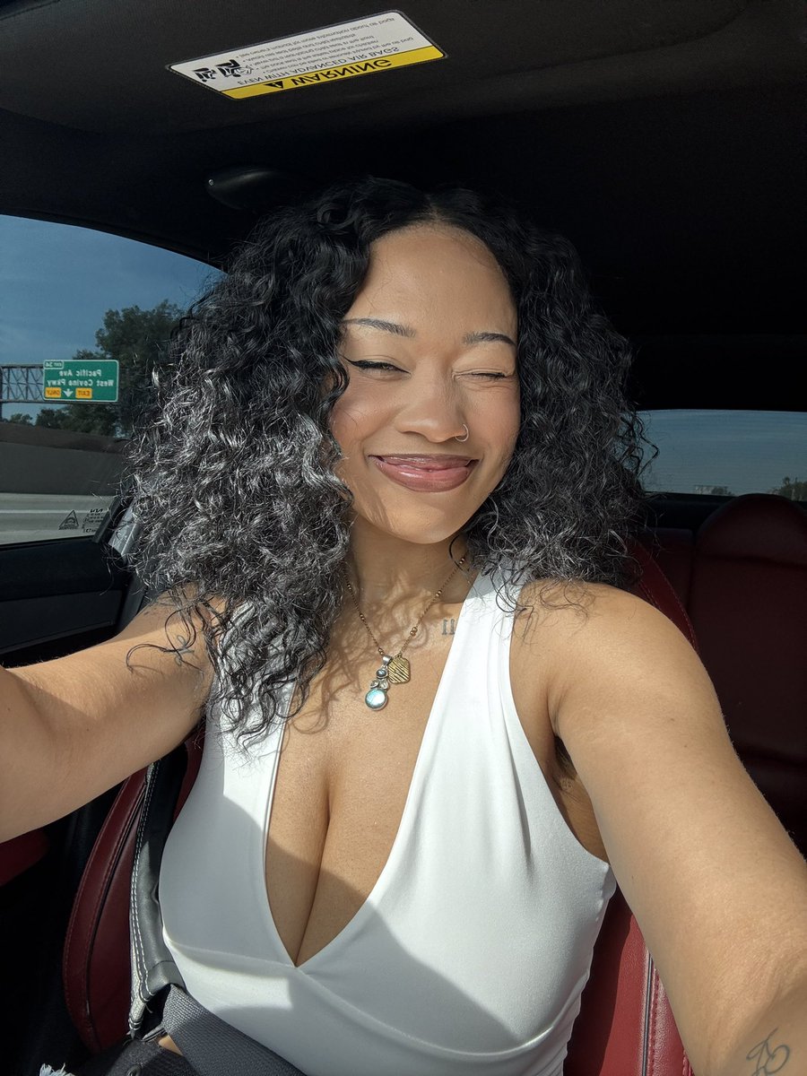 dee 🌷 tweet media