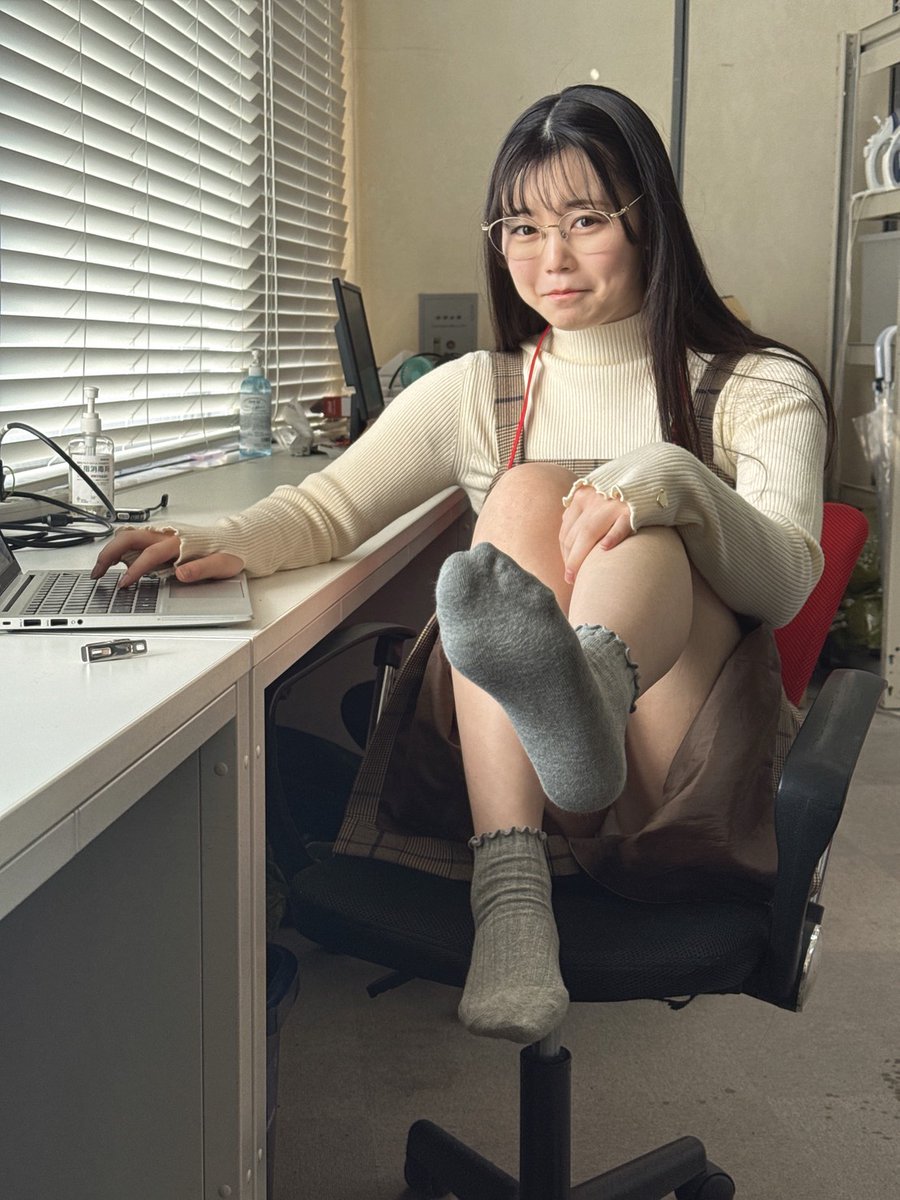 shinnakanodream's tweet photo. 弊社では足裏の撮影も業務上必要です。 https://t.co/MpA5imWTjx
