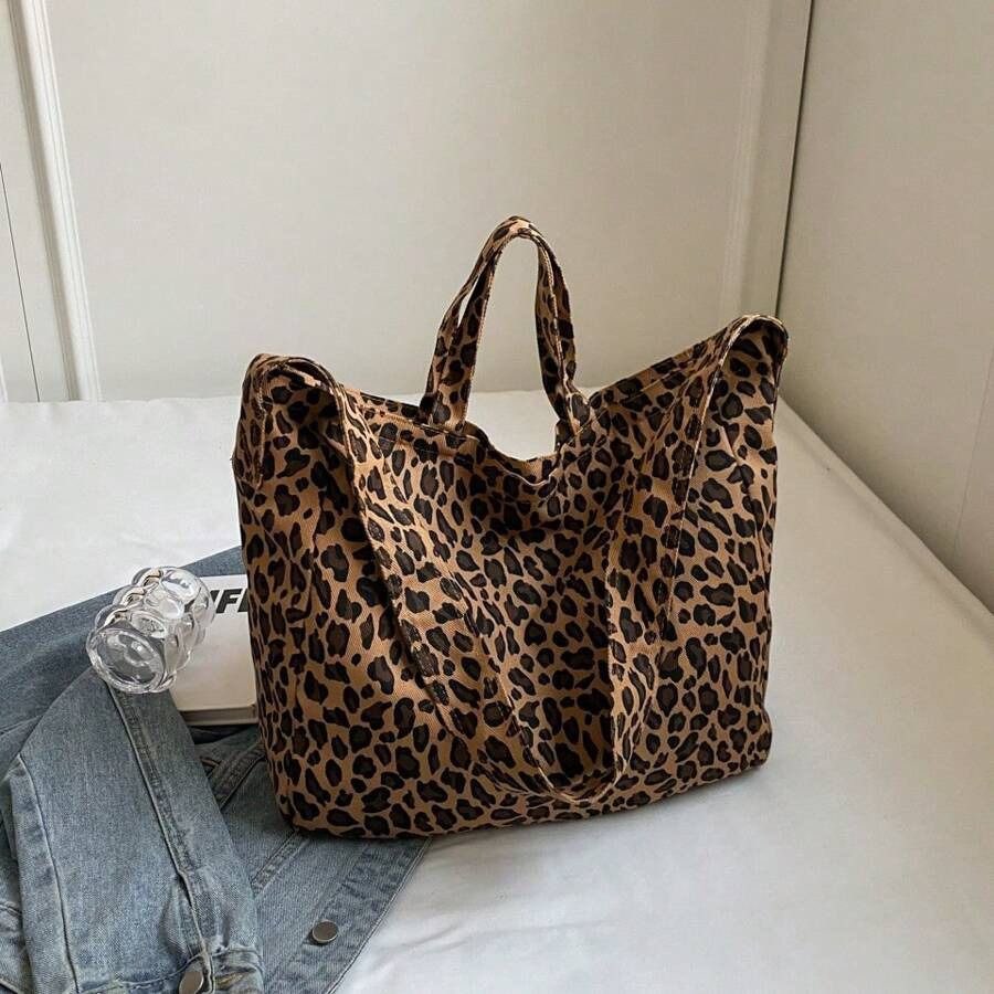 customhouse__'s tweet photo. AVAILABLE TOTE BAG 

🏷️ 25000 https://t.co/2n9m430JVt