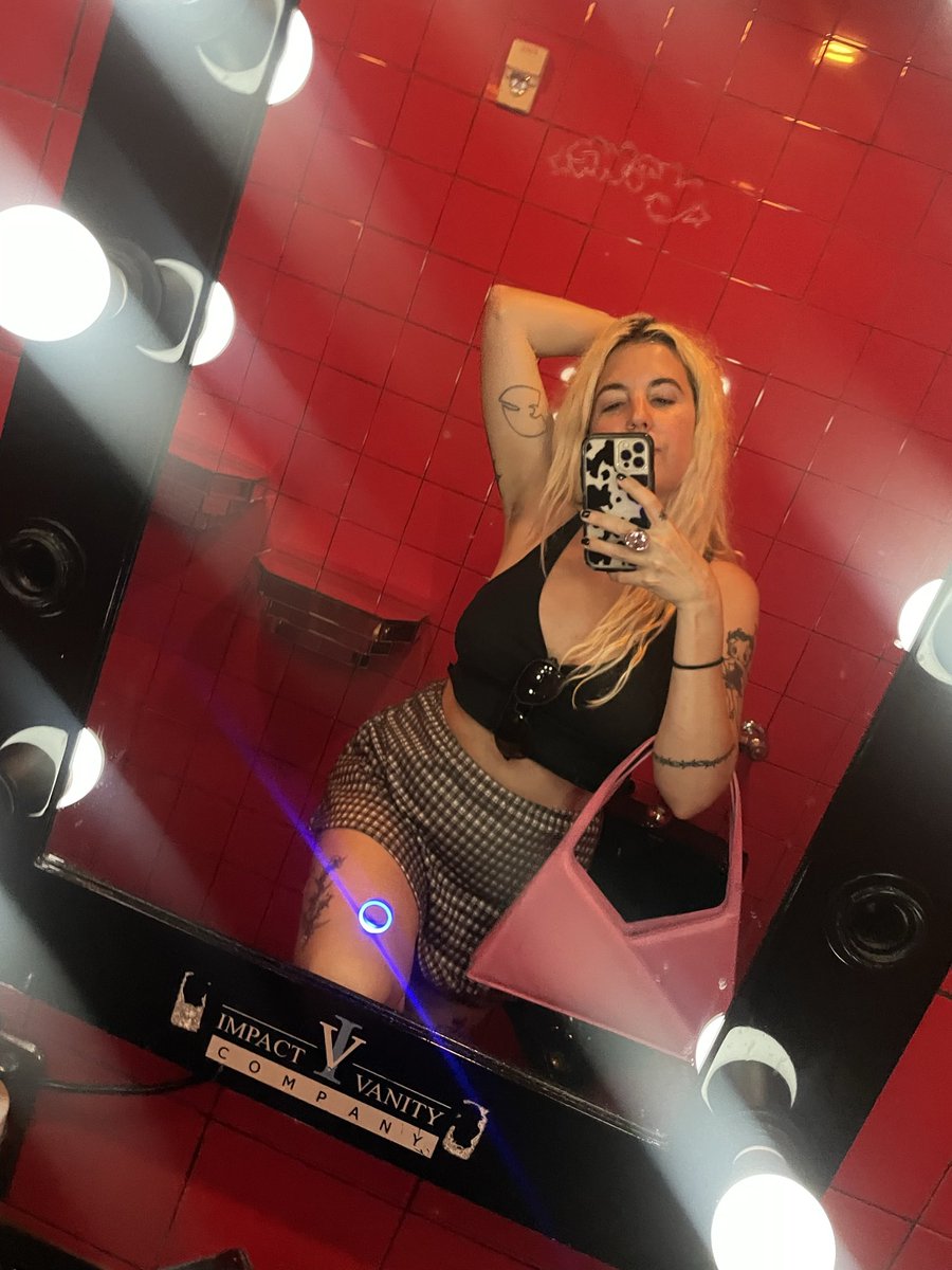 xtine 🚮 tweet media