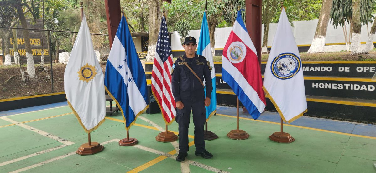 🚔✨ Fortalecimiento✨🚔

👮🏻‍♂️👮🏻Con el propósito de fortalecer las capacidades de los funcionarios policiales, dos agentes fronterizos, culminaron con éxito la Capacitación Internacional en Detección de Fentanilo en Guatemala, contribuyendo al fortalecimiento institucional.