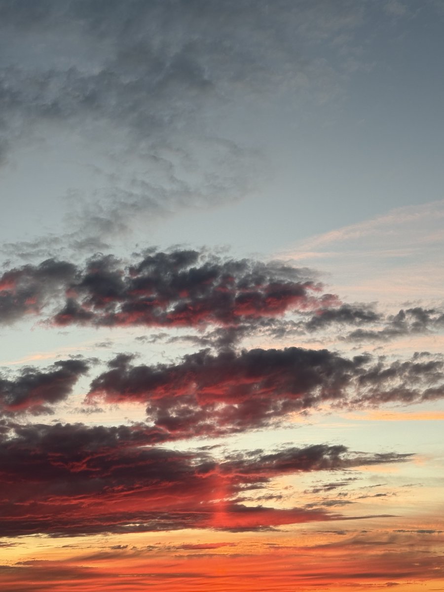 mmuhlfelder's tweet image. #capecodbay rolling us on#calmocean into the weekend ✌️