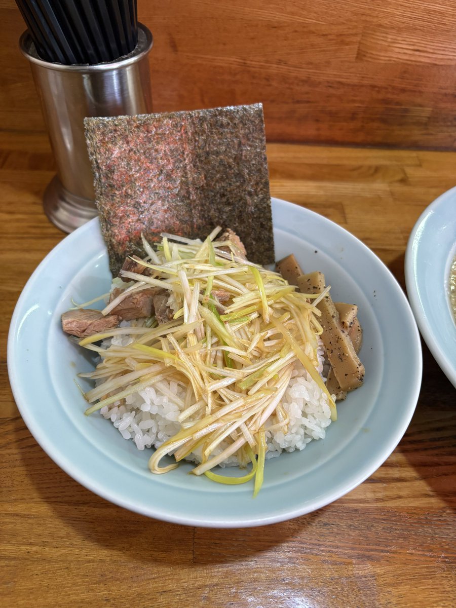 DaisukeKuchan's tweet photo. 年末以来の
チャーシュー持ち帰り

こいくち味噌うずら
ネギ丼

#ラーショ
#ラーメンショップ
#矢部店
#朝ラー https://t.co/BTJAFFpG8f