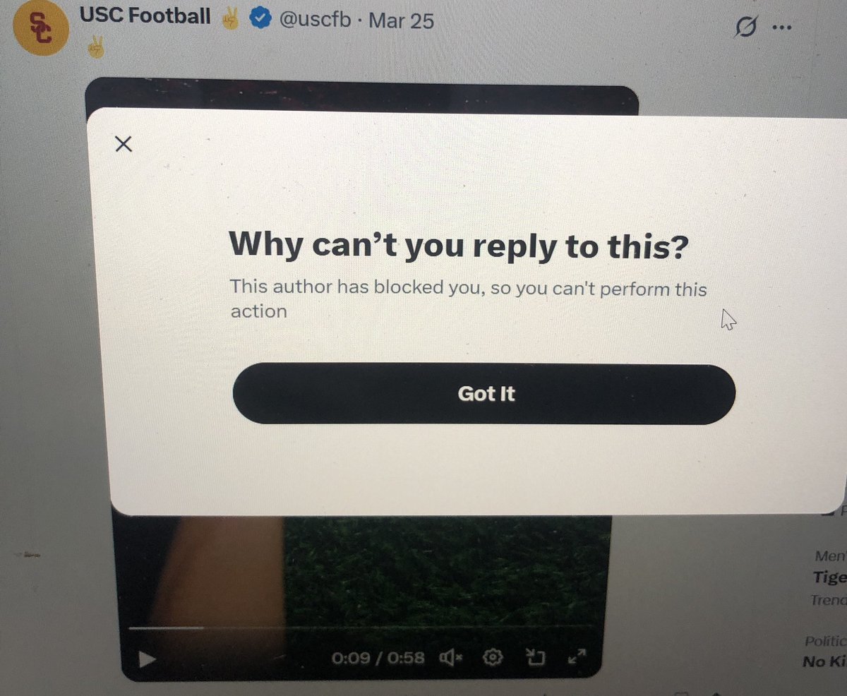 AlwaysIrishINC's tweet image. USC is so lame for blocking #NotreDame people from replying to their tweets. They live in a dream land in LA where nothing is real , just make believe realities in their own warped ecosystem of delusion . Also their troll tweet makes no sense …