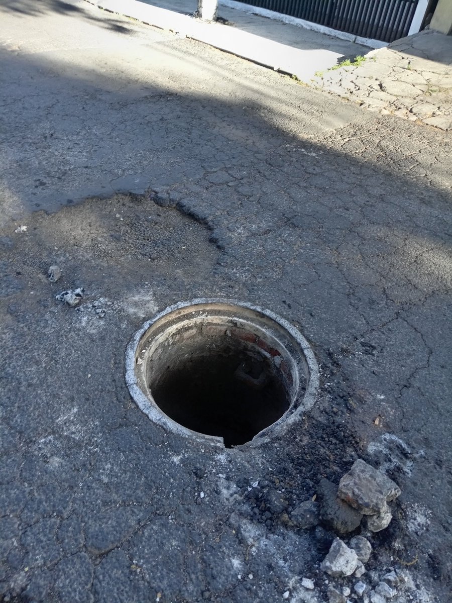 Barco2409's tweet photo. @TlalpanAl Coladera destapada en calle Colorines esq paseos de las margaritas. Col. Chimilli 14749
@TlalpanVecinos https://t.co/KH8CIcS0OB