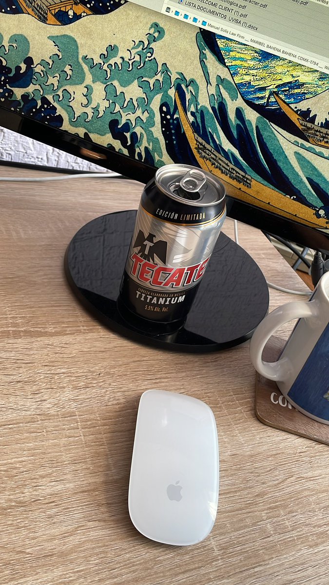 VicktorCM's tweet photo. Como persona que hace home office esa cerveza que acompaña la última hora de trabajo es deliciosa, salud godination! 
#ConvoyEnChilango https://t.co/whv4V8OqDO