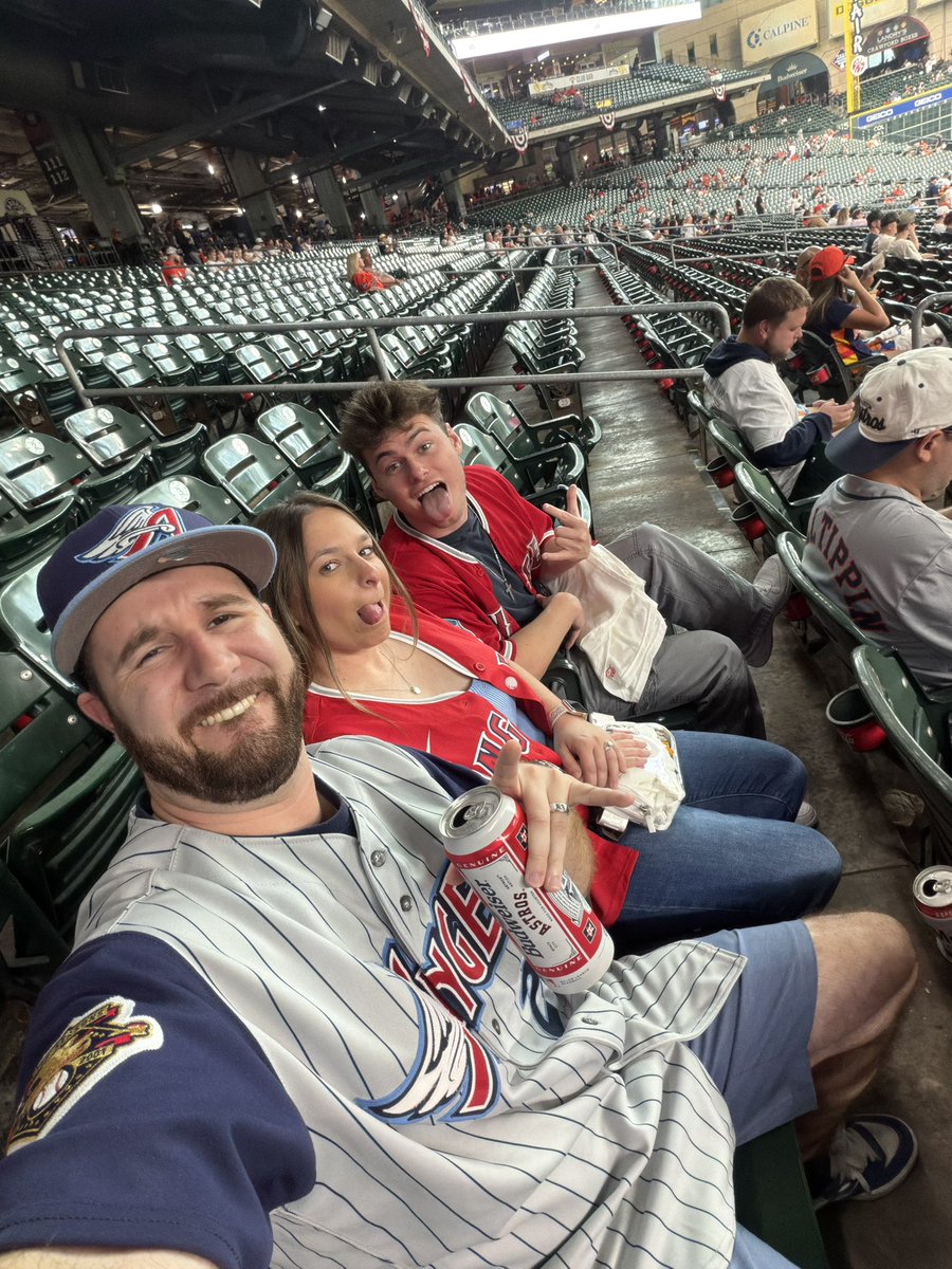 _Dom2Bomb's tweet photo. When your sorry ass team you love is a 4.5 hour drive away for opening weekend…you make that drive. LETS GO HALOS #RepTheHalo https://t.co/eqqpHQFYSL