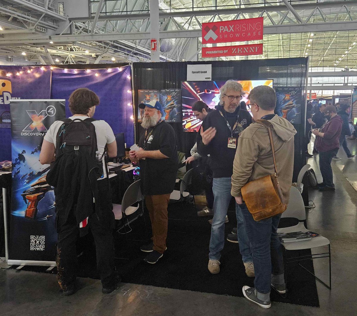 EGOSOFT's tweet photo. 📢 Check out these awesome photos of our booth with Bernd and his team from Day 1 at #PAXEast. What an amazing kickoff! @pax 
🪐 And if you're an X fan in the area, we'd love for you to visit us over the weekend! You can find us in the Expo Hall at booth 14085. 🚀 https://t.co/pnkQRDU0ZR