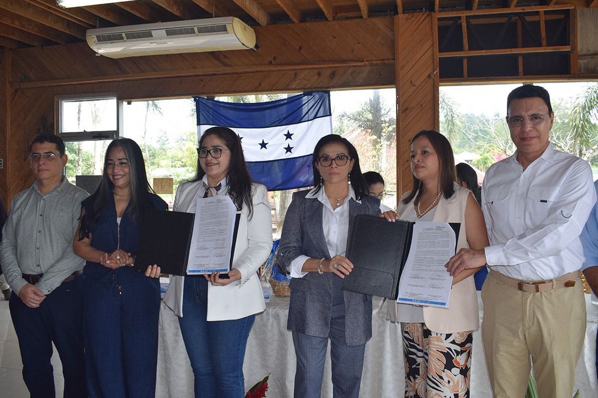 Tgustahn tweet media