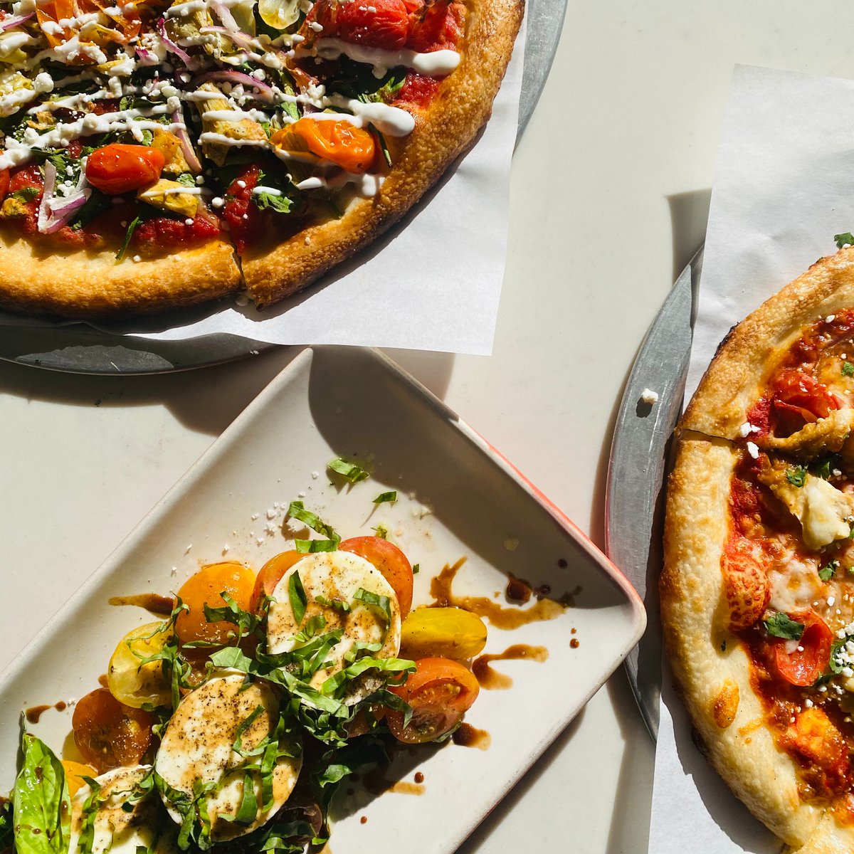 ProofPizzaPasta's tweet photo. bring the whole crew. pizzas, pastas, salads, cheesy garlic bread that will change your life. everything at Proof is made to share. sunday family dinner just got easy. ๐๐
#SundayDinner #FamilyStyle #ProofPizza #TucsonEats #DinerForTwo #ShareTheFood https://t.co/5urfBy7viF