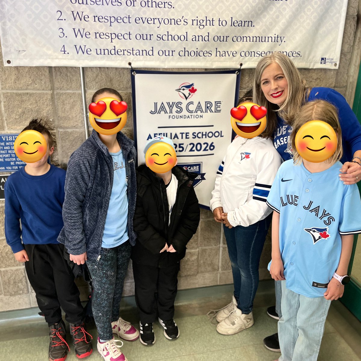 Soooo excited about the Blue Jays home opener tonight!!! We had Sports Day theme days at both Market Lane School <a href="/marketlaneps1/">@marketlaneps</a> &amp; Downtown Alternative School this week! Students &amp; staff were sporting LOTS of 🐦 Jays shirts &amp; caps! We are cheering for you! Thank you! <a href="/BlueJays/">Toronto Blue Jays</a>! 😀