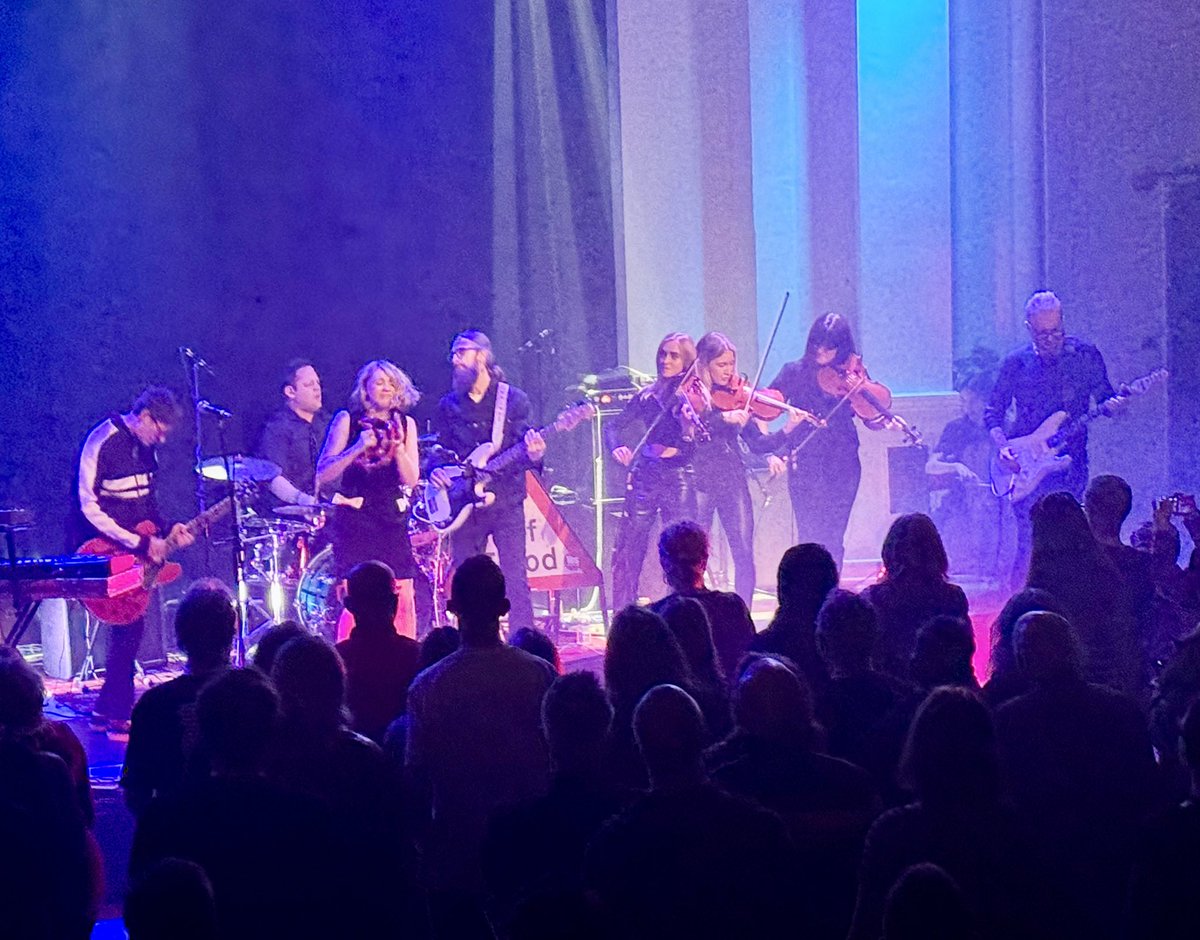 nickwebb2017's tweet photo. 🎸Great night with the charming but under-valued @melysmusic celebrating their 30th anniversary in Cardiff 

Noson gwych gyda Melys a’i ffrindiau, sy’n dathlu 30  mlynedd fel grwp https://t.co/u5EuWfUbRE