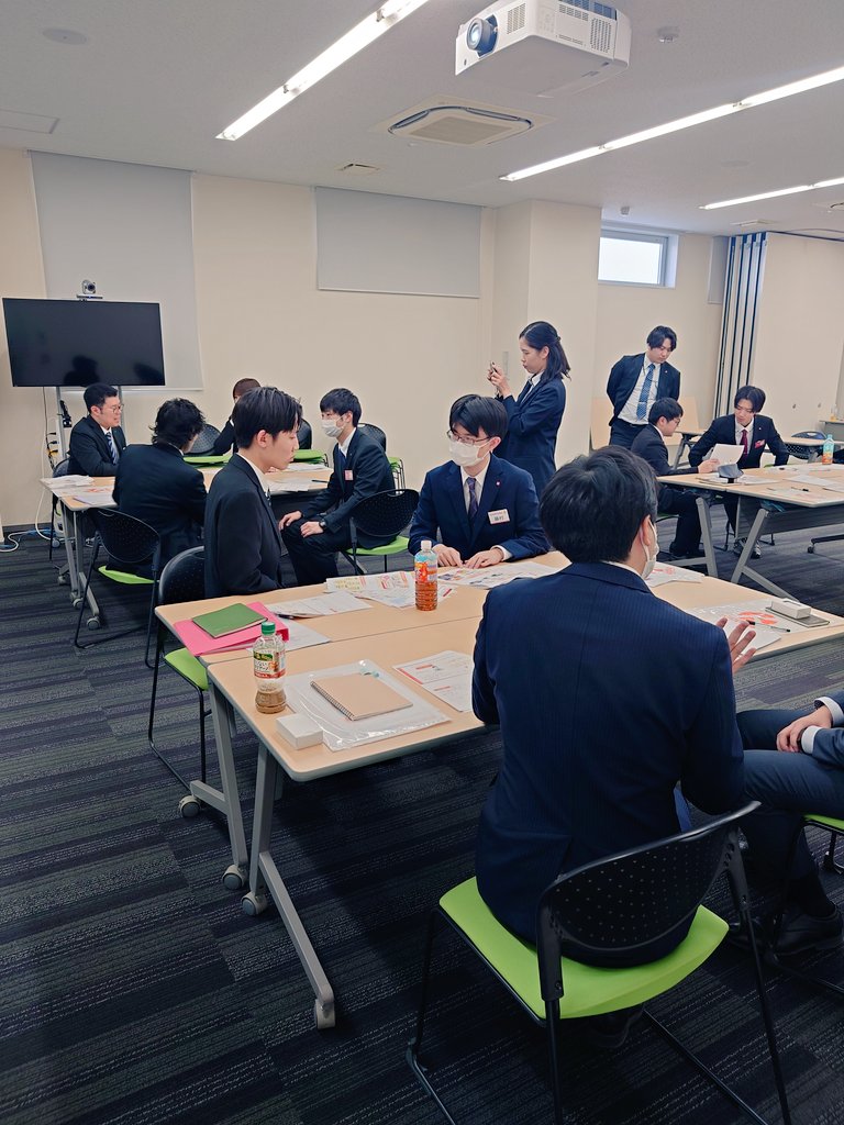 undertree_03's tweet photo. おはようございます☀
昨日はリクルーター任命式でした✨
リクルーターの皆さま、そして日々ご協力いただいている店舗の皆さま、改めてよろしくお願��いたします🪭
これから一緒に、たくさんの出会いをつくっていきましょう💪🙌
#積極採用
#つぶやキコーナ
#先輩社員 https://t.co/bo097CkvEZ