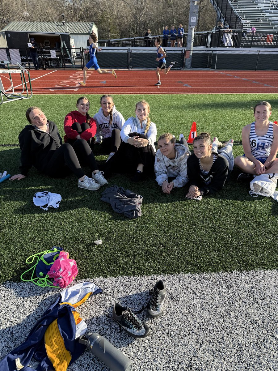 HHS Girls Track & Volleyball tweet media