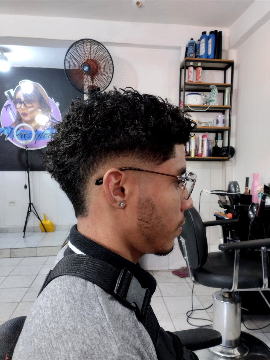 oscarvzla_'s tweet photo. Puro flow papi💈🔥 https://t.co/4LUQY5y5pT