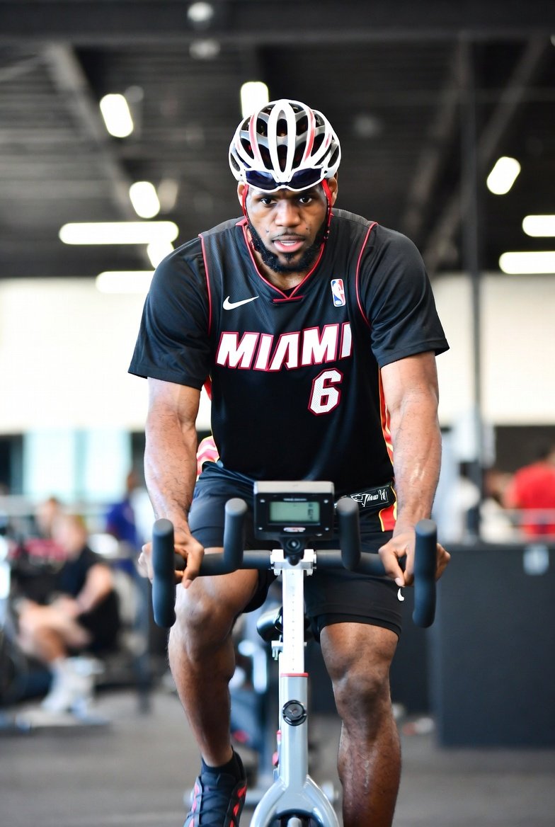 Apex Jones tweet media