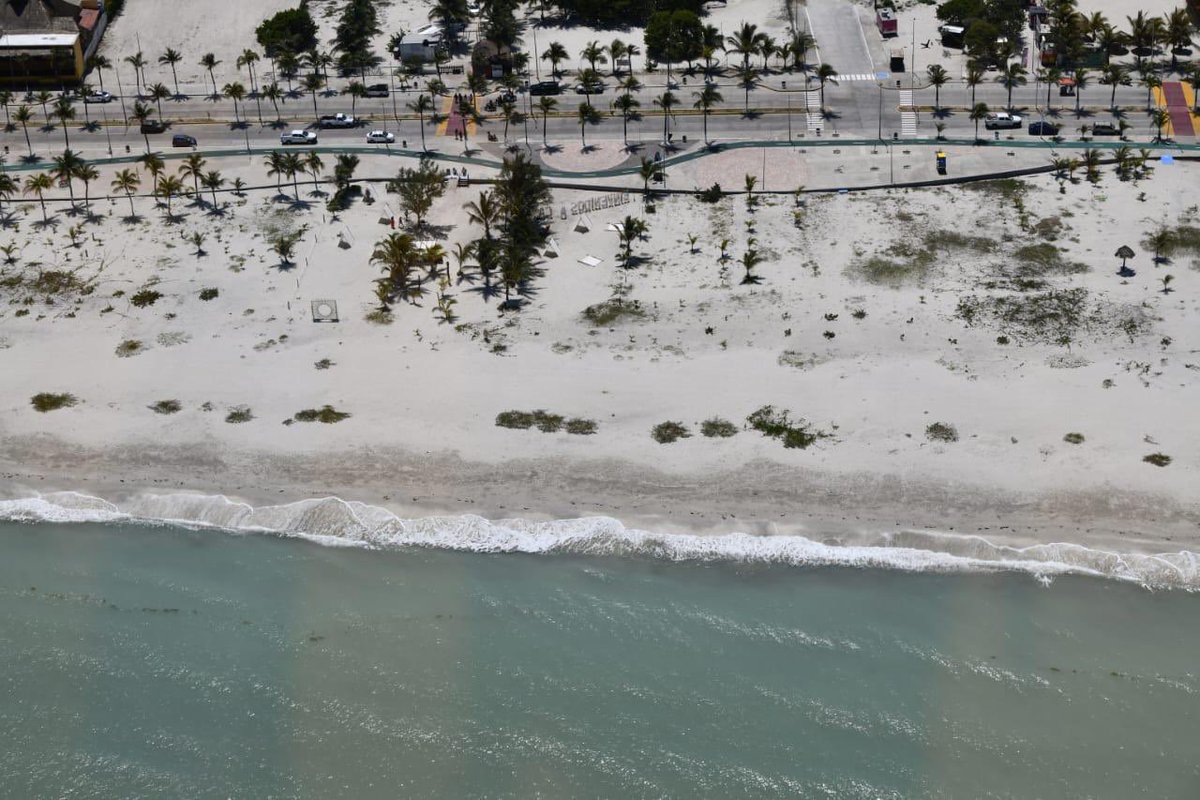 Pemex's tweet photo. #Pemex intensifica el monitoreo y limpieza en playas del Golfo de México para garantizar condiciones seguras y aptas para los visitantes durante el próximo periodo vacacional.

El trabajo en territorio continúa de manera coordinada y preventiva, en conjunto con el Grupo Interinstitucional del Gobierno de México.

@SEMARNAT_mx @SEMAR_mx @SENER_mx @agencia_asea @PROFEPA_Mx