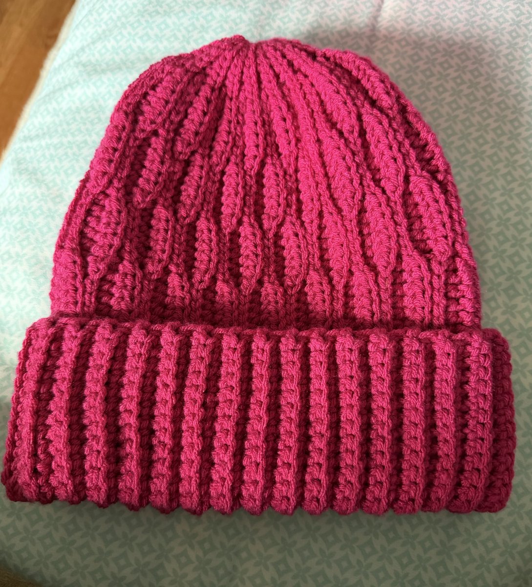 Rabwhian's tweet image. I learned crochet last year. Starting from light pink to bright pink (from left to right), my first and latest project.
#hobby 
#crochet