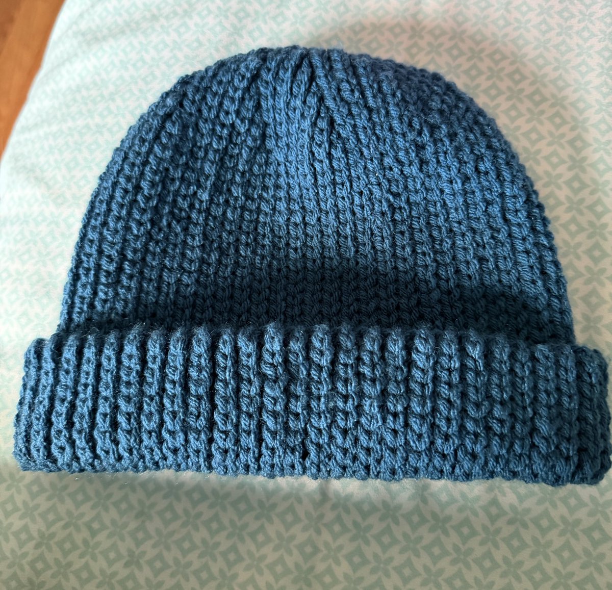 Rabwhian's tweet image. I learned crochet last year. Starting from light pink to bright pink (from left to right), my first and latest project.
#hobby 
#crochet