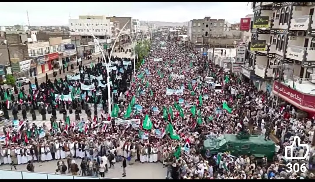 hamdan201920's tweet photo. @falah995 #مأرب. اول مدينة عربية تخرج حشود ضخمة  للتضامن مع #المملكة_العربية #السعودية والاشقاء العرب.. ضد الاعتداءات الايرانية . 
عهد الوفاء للوفاء . 
#السعودية
#ارض_الحرمين
#اليمن_مع_السعودية_ضد_العدوان_الإيراني https://t.co/BKzUjtWcAl