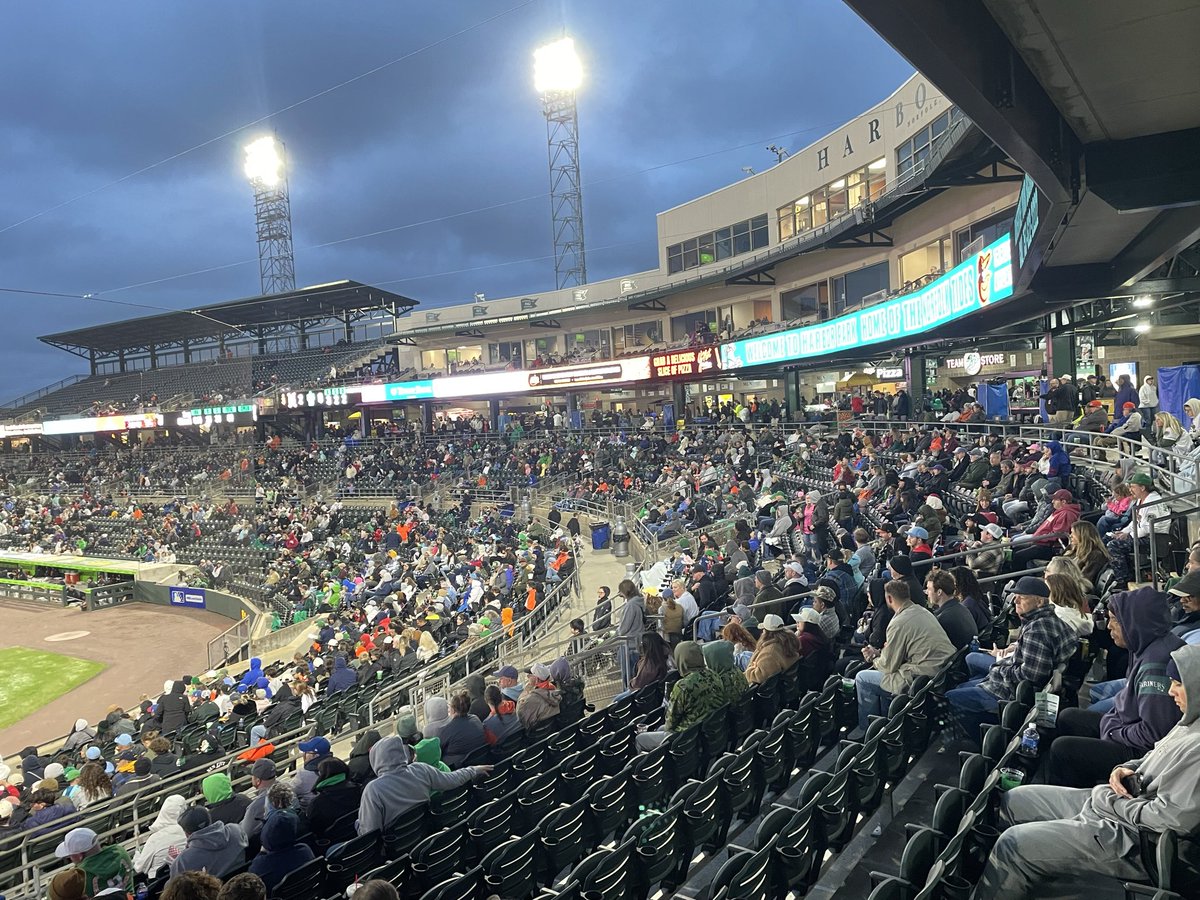 bpar73's tweet photo. Opening day for the Norfolk Tides. Chilly night at old Harbor Park. She turned 33 this year. 
@WAVY_News @NorfolkTides https://t.co/V32U04ssZK