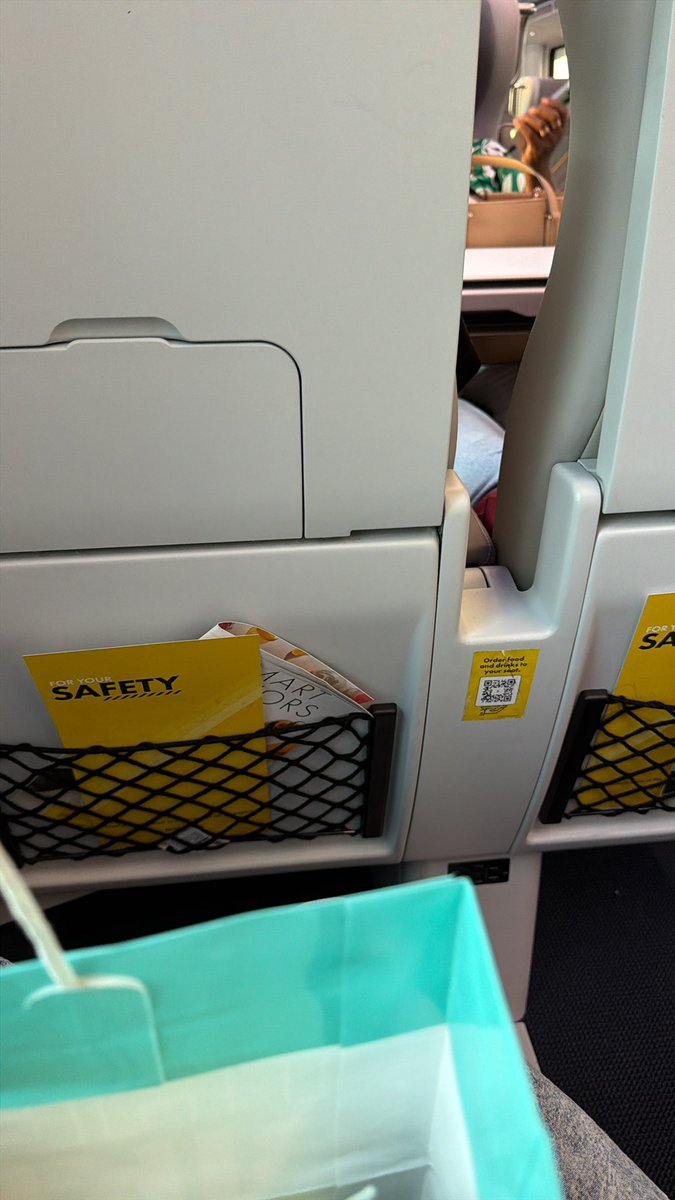 clothasub's tweet photo. Excelente servicio el de #BrightLine 
Mi primera vez en tren a #Miami https://t.co/J0JkpT3dIh