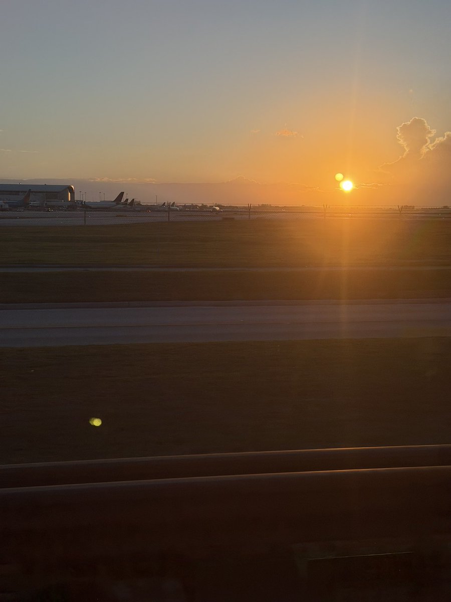 clothasub's tweet photo. Excelente servicio el de #BrightLine 
Mi primera vez en tren a #Miami https://t.co/J0JkpT3dIh