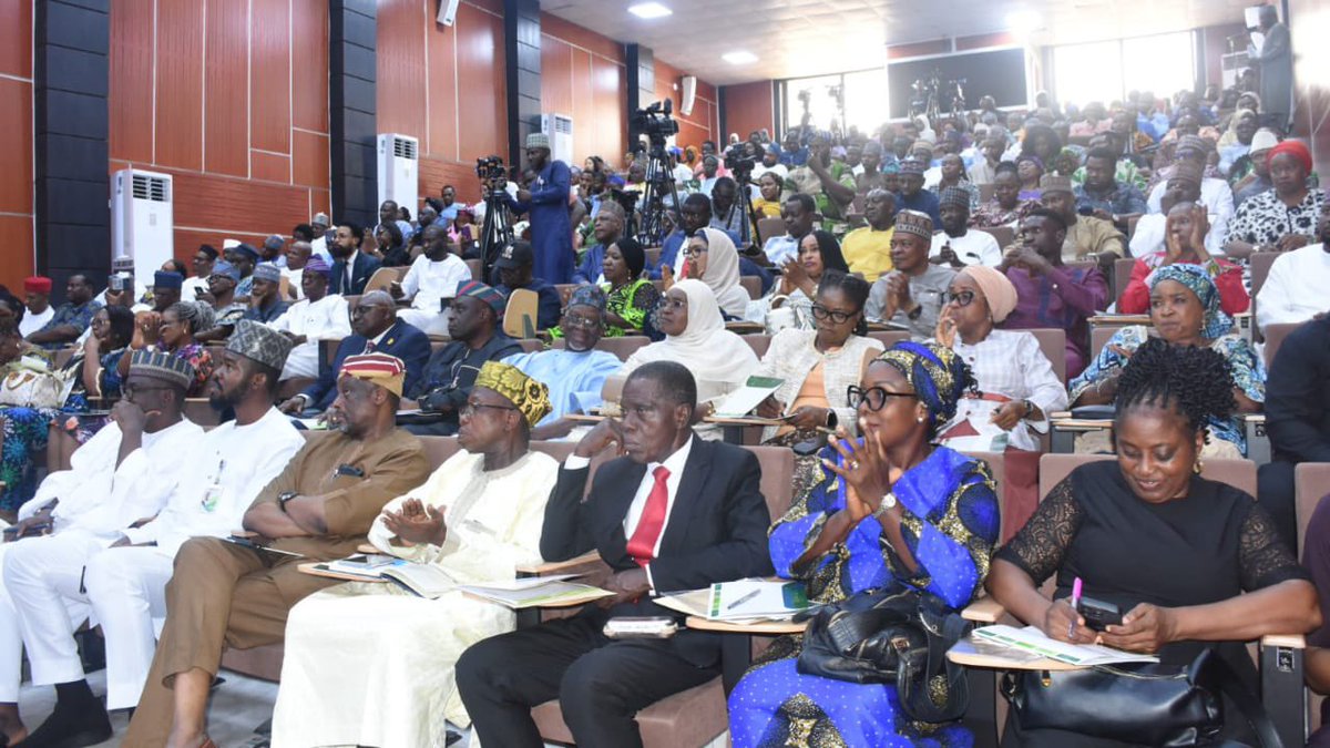 Lily🦋👸 tweet media