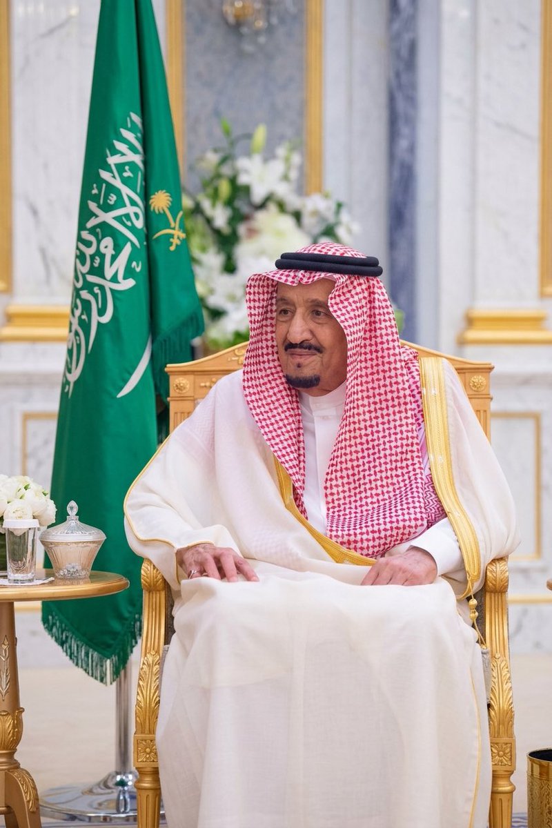 حين يتحدث الأقوياء .. 
تفرض الحقيقة نفسها. 
تصريح رئيس الولايات المتحدة الأمريكية دونالد ترامب اليوم عن #خادم_الحرمين_الشريفين #الملك_سلمان_بن_عبدالعزيز حفظه الله  بأنه «رجل عظيم» ماهو إلا تأكيد المؤكد و اعتراف دولي بمكانة القائد الذي صاغ هيبة الوطن. 

القوة تجذب القوة، و المواقف