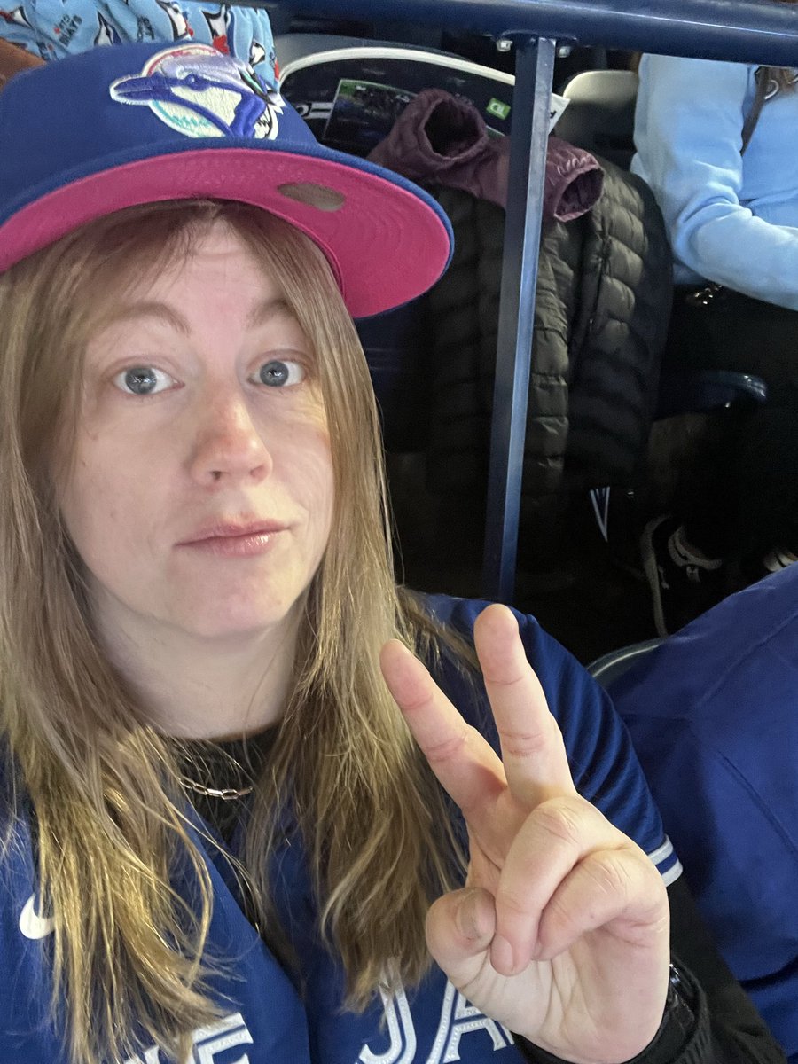 Liz McGuire tweet media