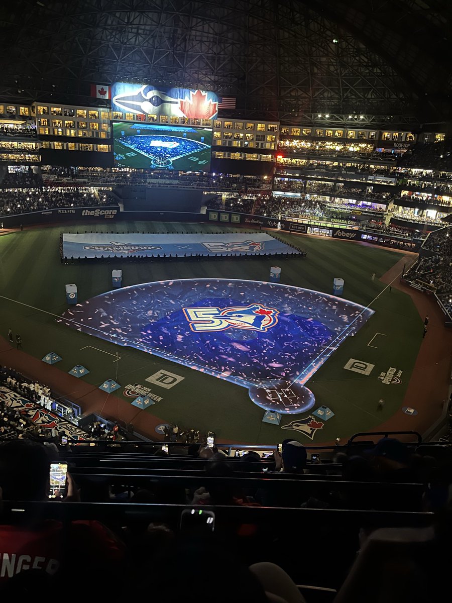 Liz McGuire tweet media