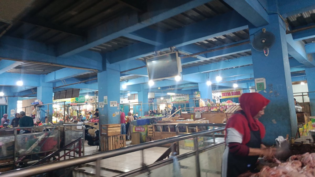 diajak jalan pagi, ga expect ujungnya ikut masuk pasar