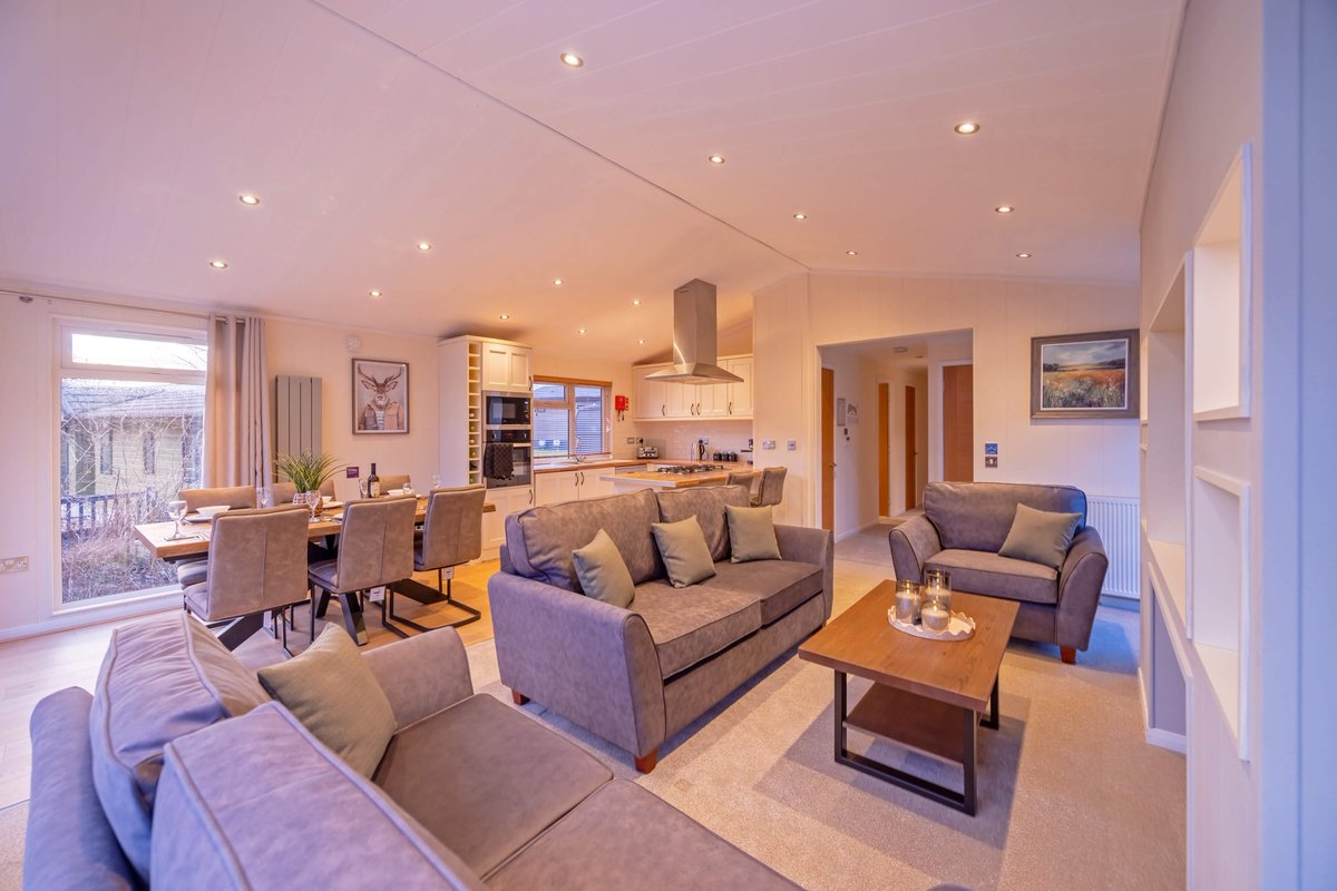 WakeExpress's tweet image. Own a base in the Lake District. A limited number of lodges are now available at Keswick Reach. Download the brochure to find out more.
#AD @DarwinEscapes #LakeDistrict #HolidayHome #LuxuryLodge #UKStaycation #KeswickReach
trib.al/v50xH1e