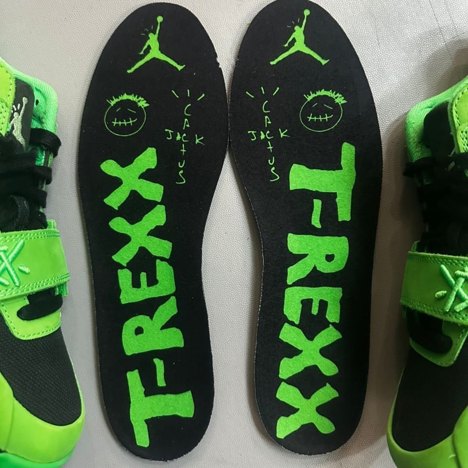 JustFreshKicks tweet media