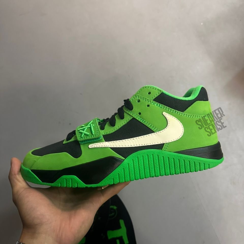 JustFreshKicks tweet media