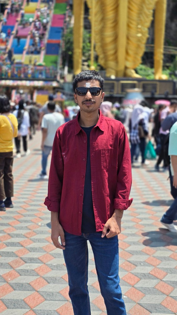 bitukumarydav10's tweet photo. Batu caves 🇲🇾🦚🙏 https://t.co/7NmJ2ehVfl
