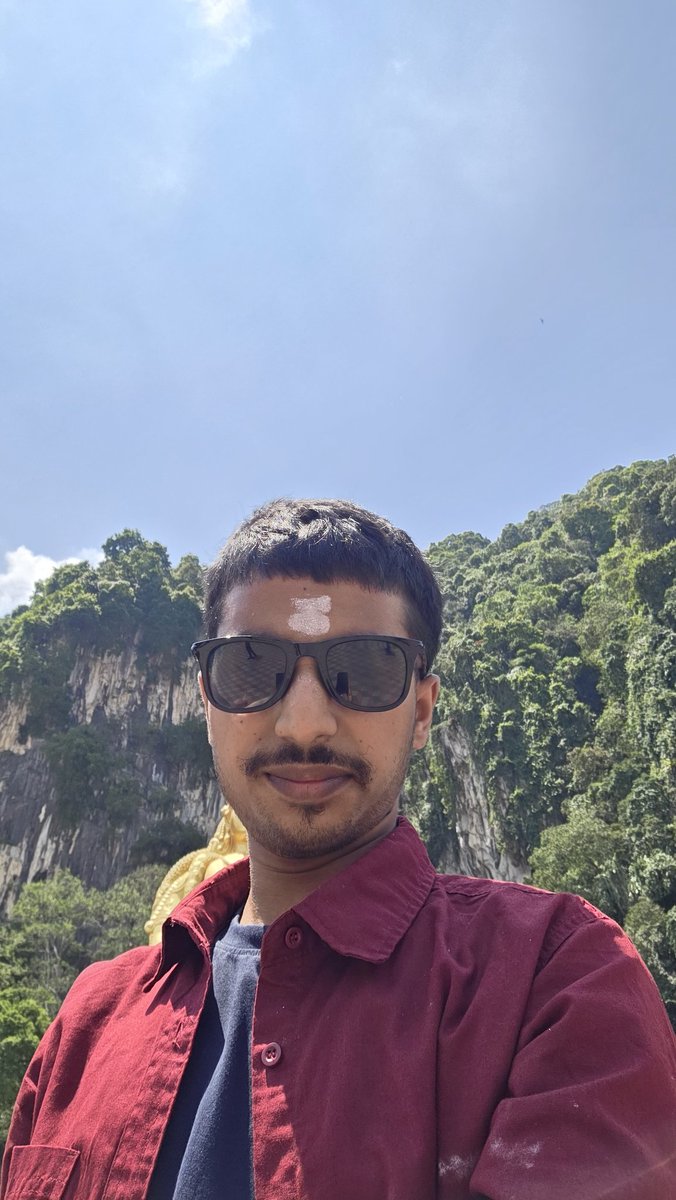 bitukumarydav10's tweet photo. Batu caves 🇲🇾🦚🙏 https://t.co/7NmJ2ehVfl