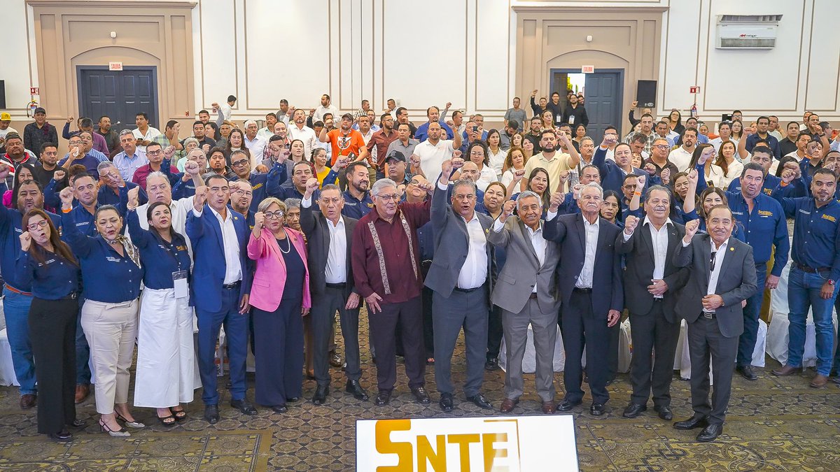 AlfonsoCepedaMx's tweet photo. Muy contento de visitar #Durango y acompañar al @Snte12Durango en su VI Pleno Seccional Extraordinario.

Reconozco el liderazgo del secretario general, Mtro. Alfonso Herrera García, así como el trabajo comprometido de su Comité Seccional, siempre en favor del gremio duranguense.

#UnoSomosTodosYTodosSomosUno