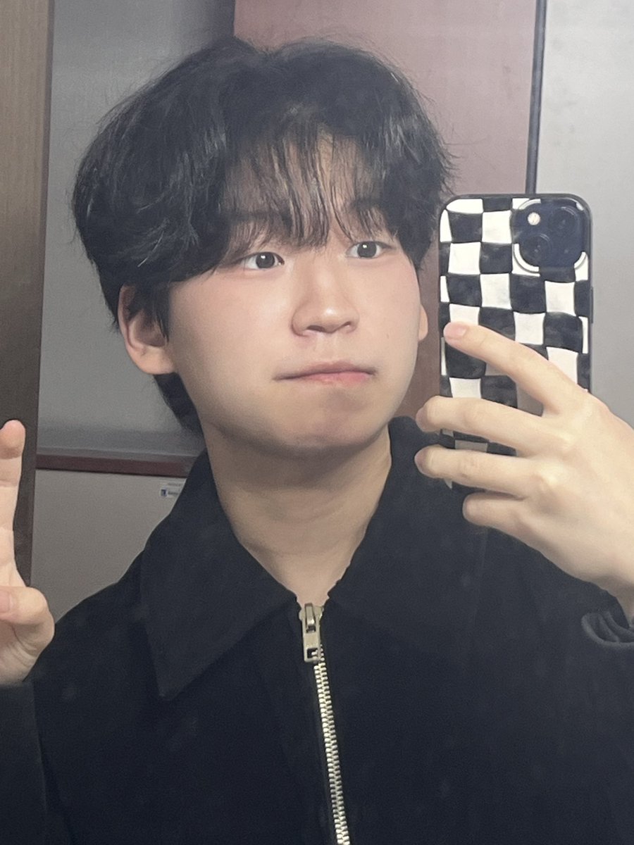 salguruu's tweet photo. 좀 먼얘기긴하지만 진짜 나중에 무슨머리할지 너무고민임 https://t.co/b9vvao9fgl