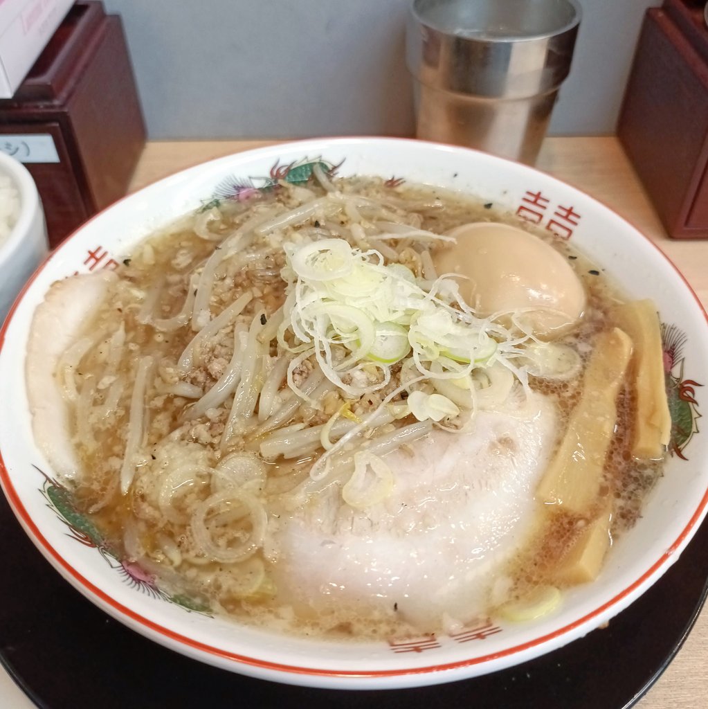 まるネオン tweet media