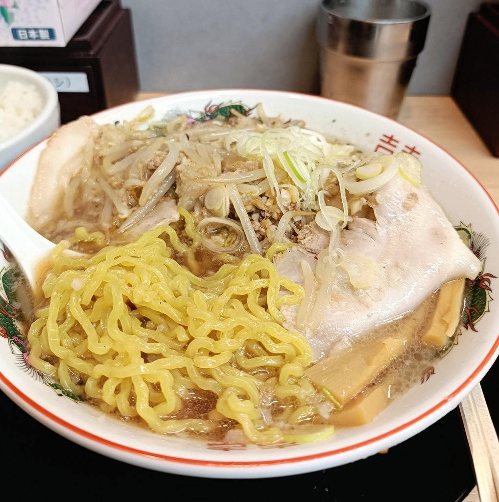 まるネオン tweet media