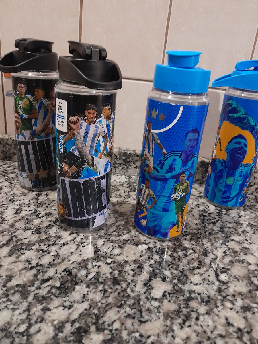 hltsafb's tweet photo. HOLA!!
traje cositas para vender de la selección, buenos precios y excelente calidad
consultar precio por mayor 

$6.000 las botellas https://t.co/TOeFCI6COe
