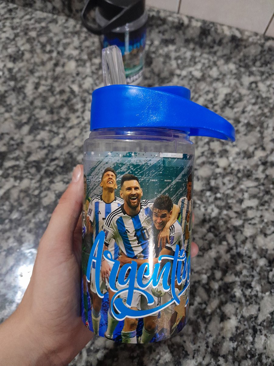 hltsafb's tweet photo. HOLA!!
traje cositas para vender de la selección, buenos precios y excelente calidad
consultar precio por mayor 

$6.000 las botellas https://t.co/TOeFCI6COe