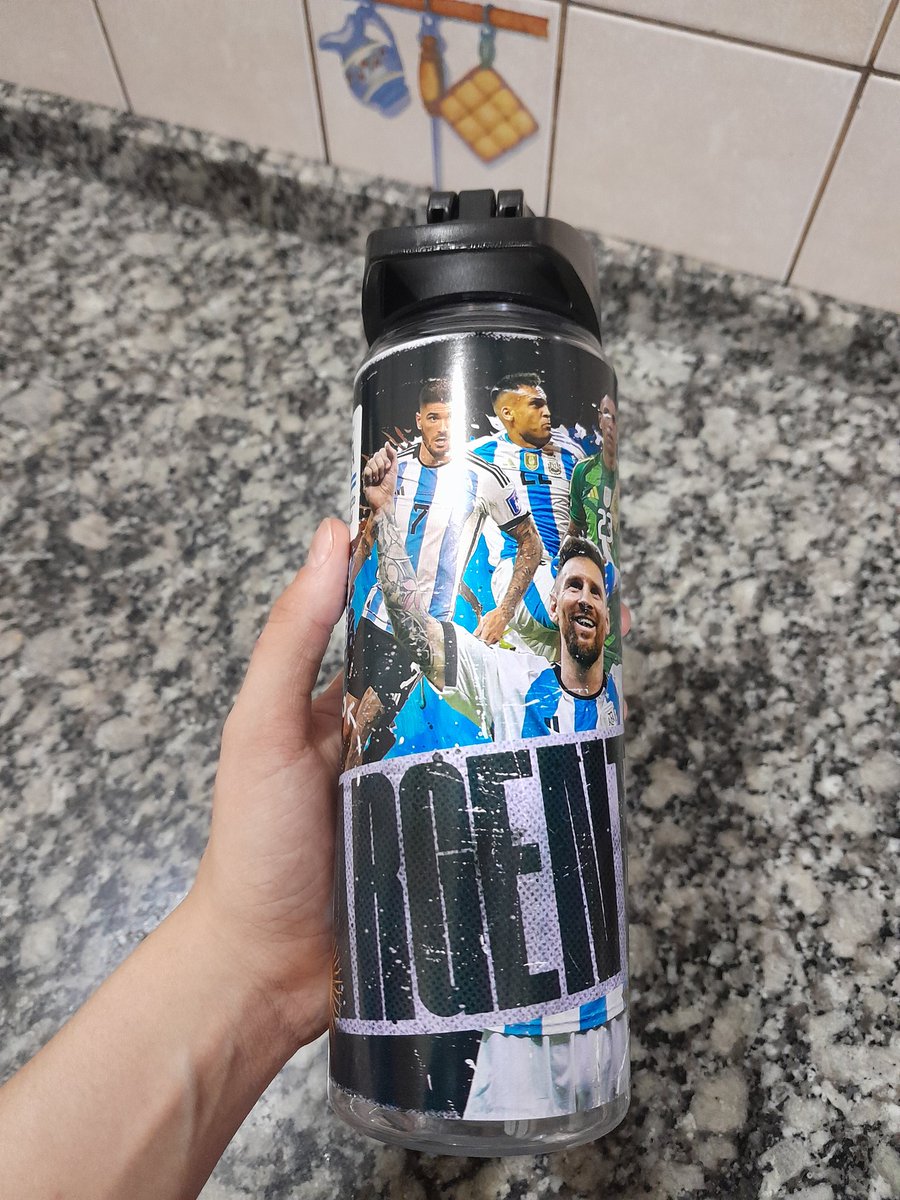 hltsafb's tweet photo. HOLA!!
traje cositas para vender de la selección, buenos precios y excelente calidad
consultar precio por mayor 

$6.000 las botellas https://t.co/TOeFCI6COe