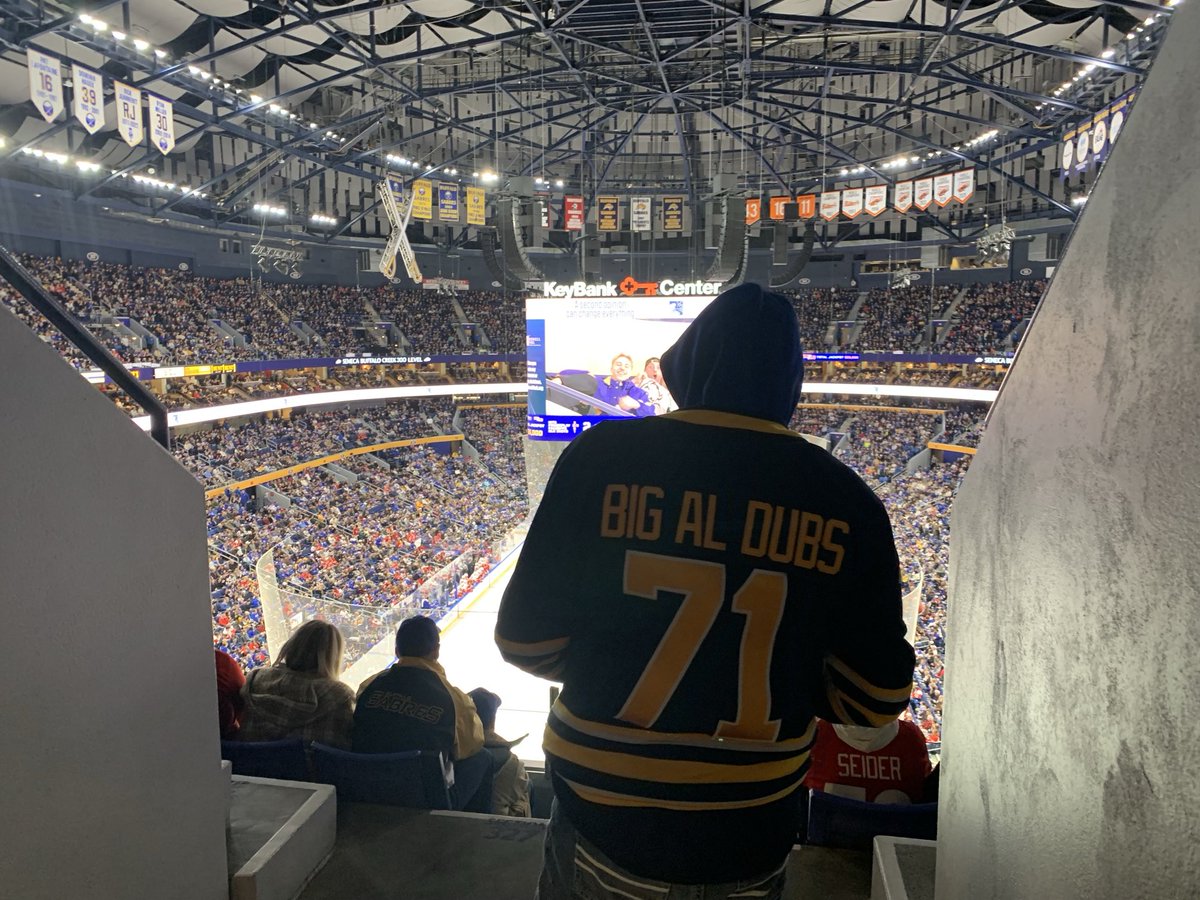 BigAlDubs71's tweet photo. ⁦@BuffaloBisons⁩ ⁦@BuffaloSabres⁩ this is how you do the home opener. Go both! https://t.co/h2xdvA7yt1