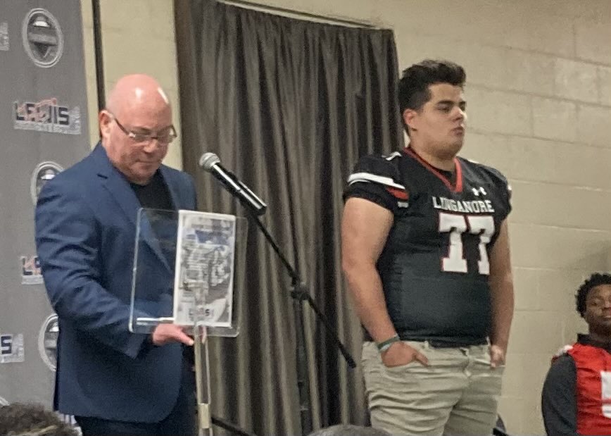 linganorefb's tweet photo. Great time celebrating the next LANCERS at @BTC_1988 Super 22 Banquet🔴⚫️🏈 @david_doy2 @BlakeTarletonJr @kendonbauer https://t.co/XlrZ5vSNXO